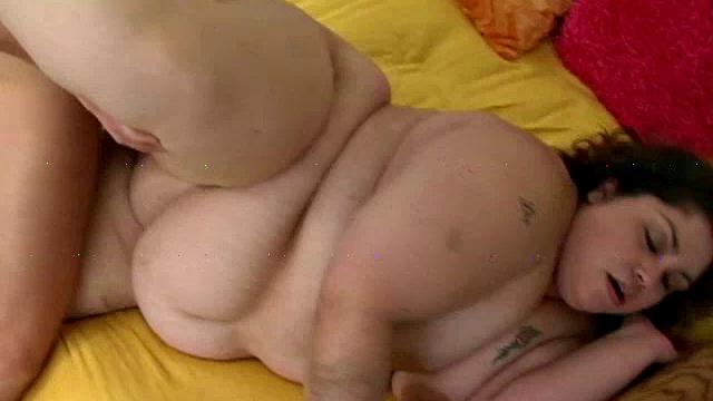 Fatty Layla Spreading Her Pussy