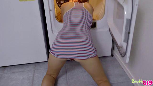 сводный брат жёстко трахает nina nirvana и кончает ей на лицо