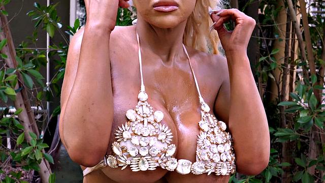 Anastasia L'Amour: Pleasure Garden