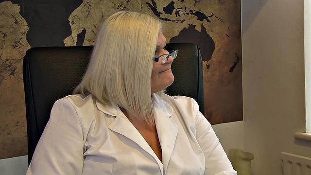 Dr. Lacey Meets Tindra Frost