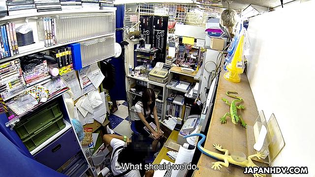 Mikuni Maisaki aroused before getting two dicks