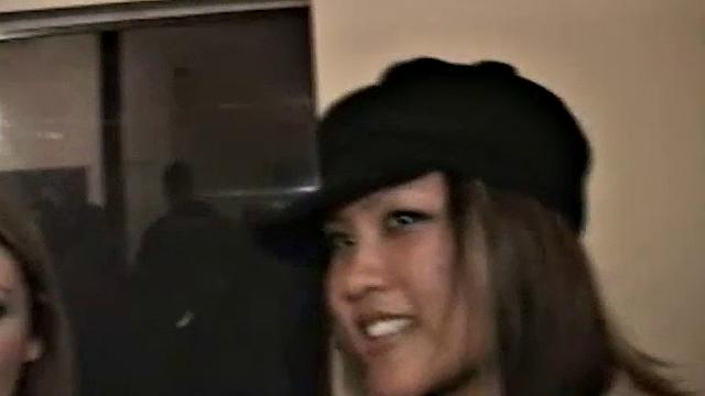 Petite college babe fucks amateur dick in reverse