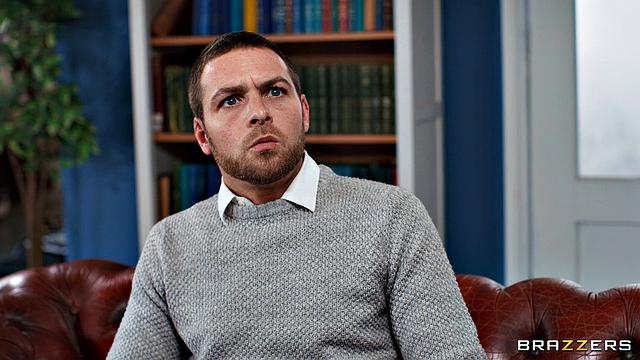 рыжая жена изменяет с психологом, муж в коридоре нюхает носки