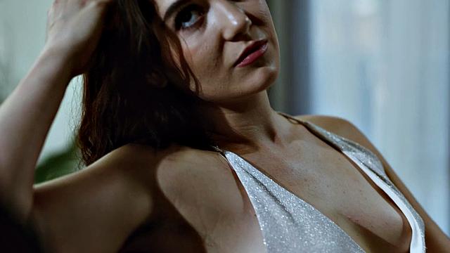 волосатая сводная сестра принимает член брата в мокрую киску