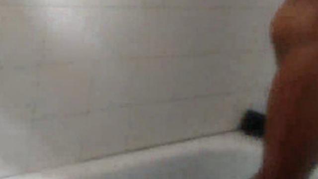 Смотри, как хьюстонские pawg и milf кайфуют в мокрой ванне