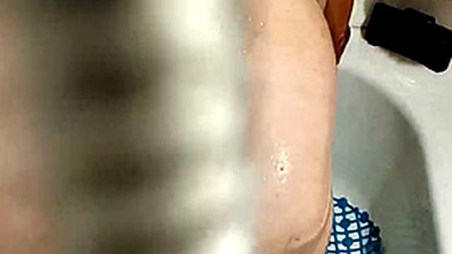 Watch these kinky PAWG and MILF from Houston get soaking wet in the bathtub