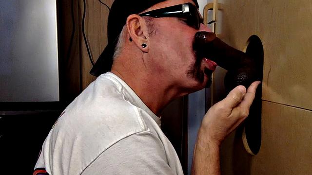 чёрный рабочий снова приходит к глори-холу