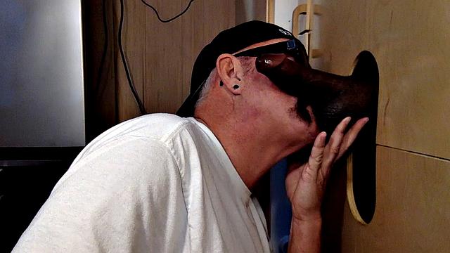 чёрный рабочий снова приходит к глори-холу