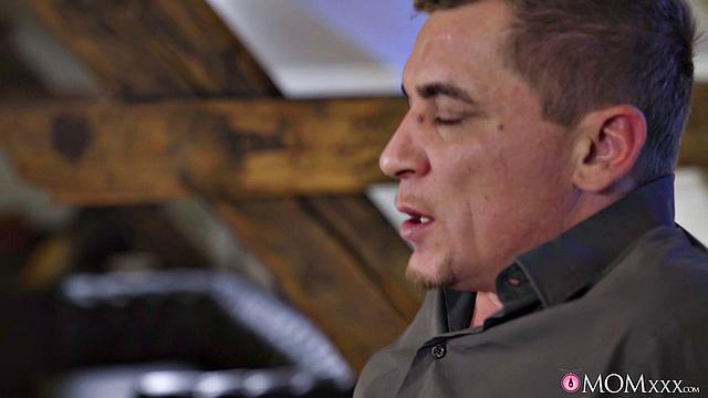 Russian MILF romanced in Stockings