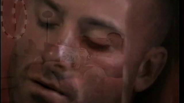 Жесткий дроч в исполнении зрелого гея Джастина - сперма летит во все стороны!