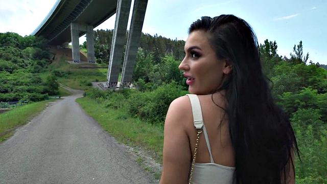 Public busty MILF fucked outdoor for cash after casting