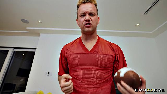 Ван и Лекси учат хипстеров, как надо трахаться на деле, а Джошуа с Кайли теряются в телефонах и своих желаниях.