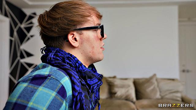 Ван и Лекси учат хипстеров, как надо трахаться на деле, а Джошуа с Кайли теряются в телефонах и своих желаниях.