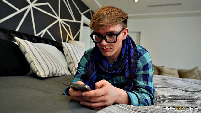 Ван и Лекси учат хипстеров, как надо трахаться на деле, а Джошуа с Кайли теряются в телефонах и своих желаниях.