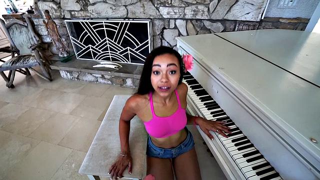 Watch this curvy Latina get pounded hard and deep in Piledriver