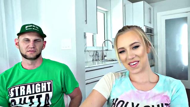 Бейли Брук разносит: миниатюрная блондинка берёт огромный член