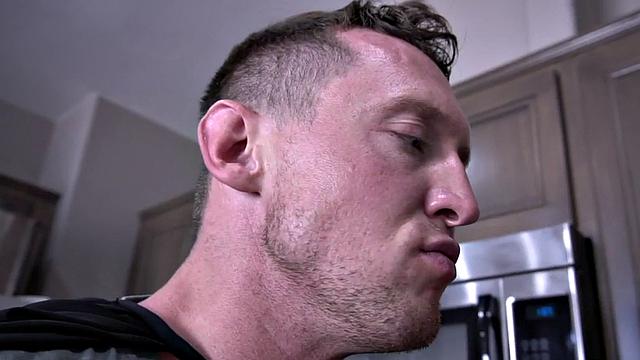 Magician barebacking ebony in kitchen session