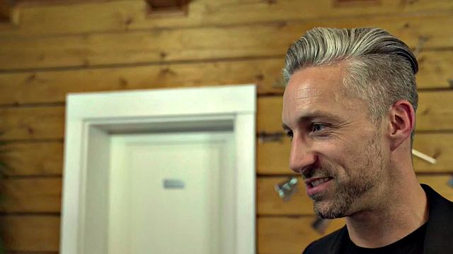 Cockhungry hostel babes sharing roommate's cock in threesome