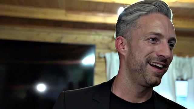 Cockhungry hostel babes sharing roommate's cock in threesome