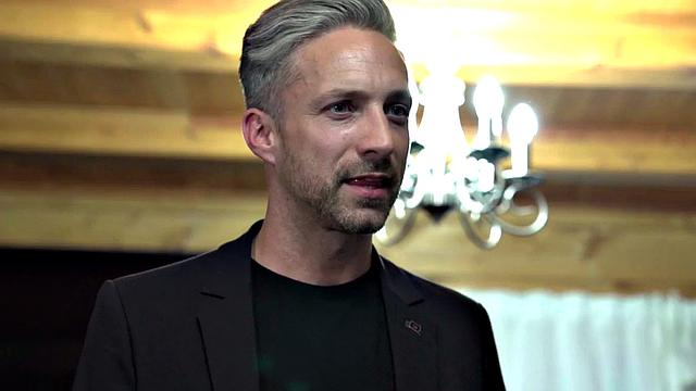 Cockhungry hostel babes sharing roommate's cock in threesome