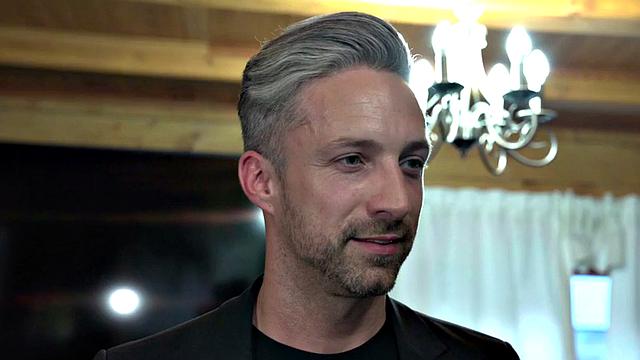 Cockhungry hostel babes sharing roommate's cock in threesome