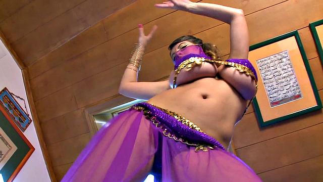 Belly dancing and boob jiggling, Valory-style