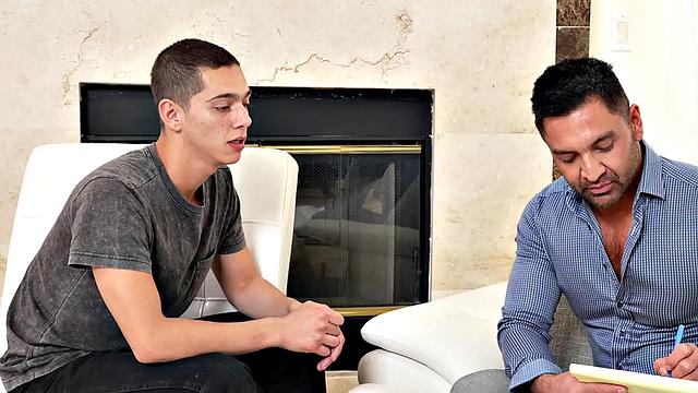 гипноз сработал: парень полностью под контролем доминанта и игрушек