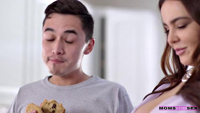 Stepmom's First Mothers Day - S17:E7