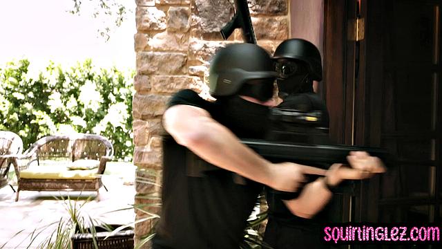 Stunning lesbians in 3some