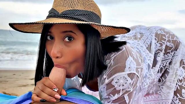 Bigbooty Latina smashed in wet pussy by big white dick