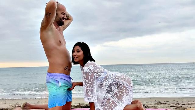 Bigbooty Latina smashed in wet pussy by big white dick