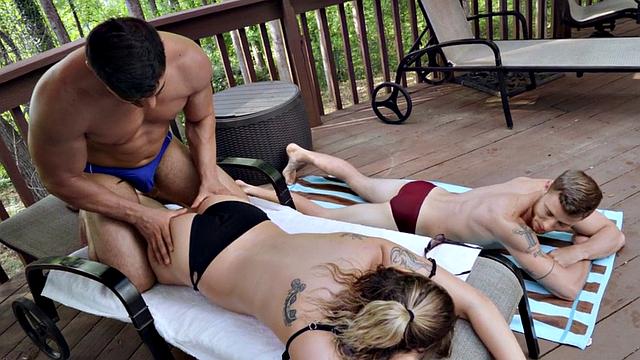 Babe blowing boyfriend during anal fucking in threesome