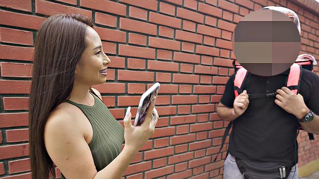 Перуанская красотка спросила про секс - и тут же дала незнакомцу на улице