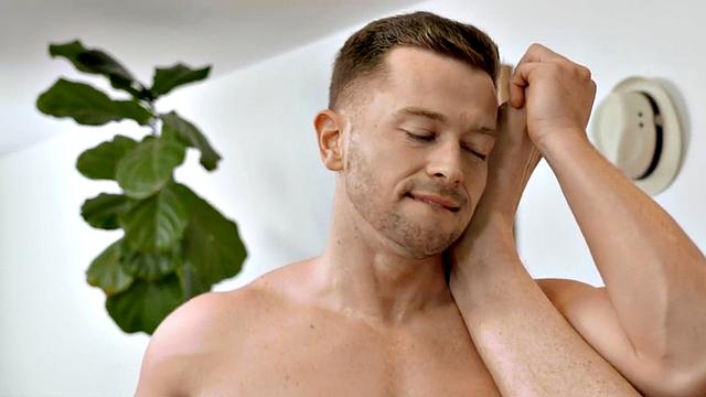 Мускулистый боттом не выдерживает жесткой долбежки и ловит мощный фэйшал