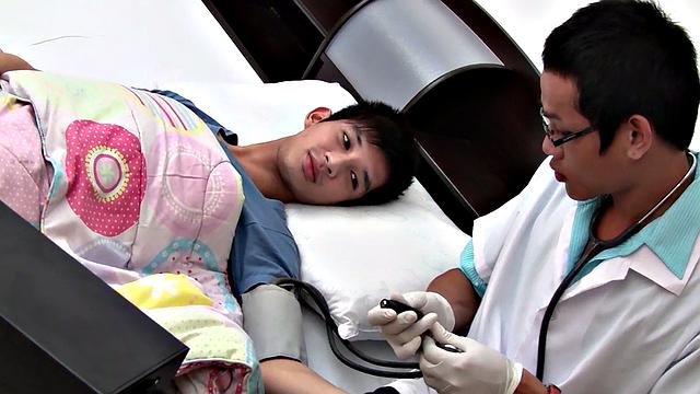 Hurt Asia twink fucked by doc at home during visit