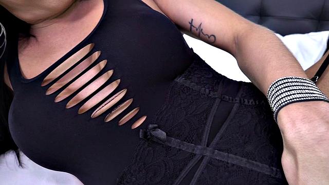 Caroline Martins - Sweet Caroline