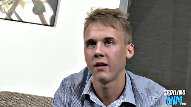 Handome Twunk Analriding a Lucky Stranger