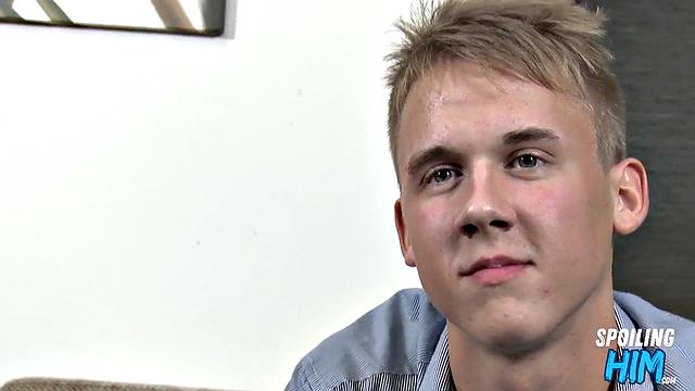 Handome Twunk Analriding a Lucky Stranger