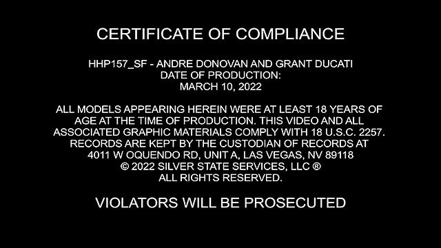 смотри, как регбист трахает маскота в раздевалке