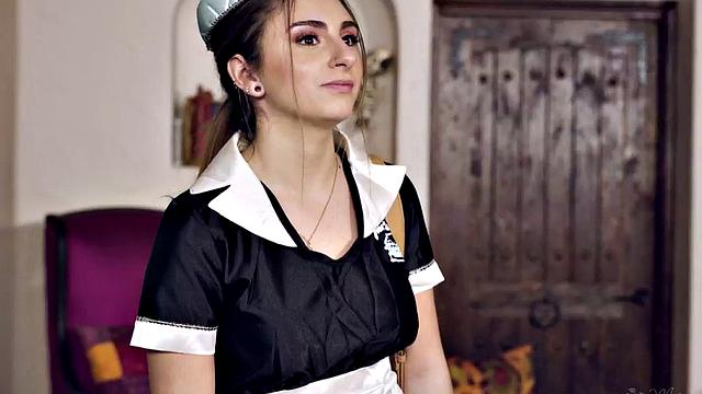 Dyke seduces perverted beauty before eating her out