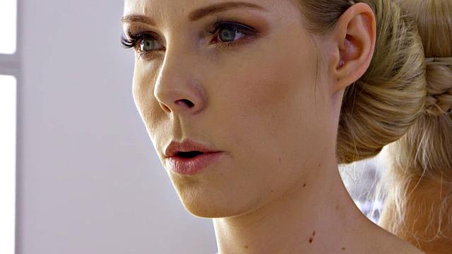 Foot oiled dykes enjoy massage sex on massage table