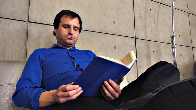 Кензи Тейлор вытаскивает мужа из тюрьмы... и загоняет его обратно себе