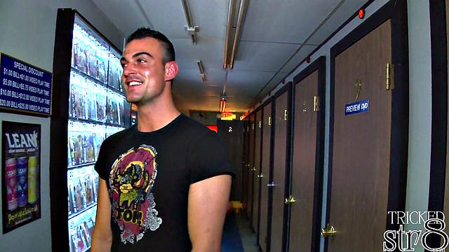 Amateur Stud Fooled at the Gloryhole