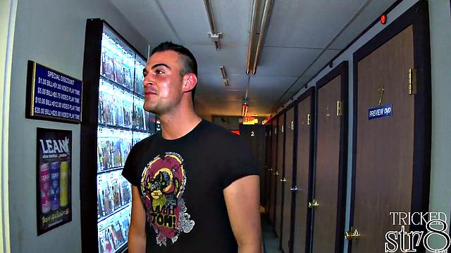 Amateur Stud Fooled at the Gloryhole