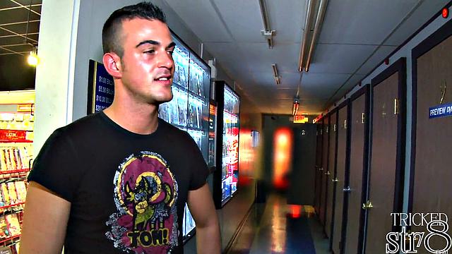 Amateur Stud Fooled at the Gloryhole