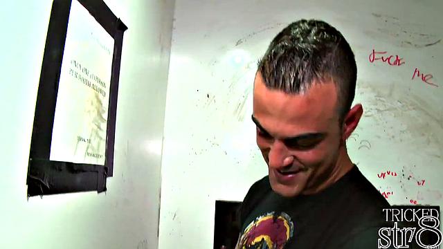 Amateur Stud Fooled at the Gloryhole