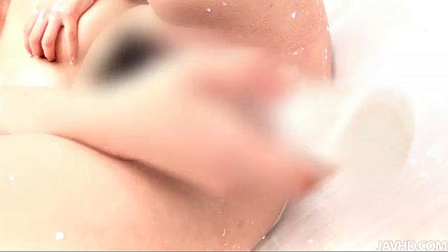 爆乳ひなののローションオナニー