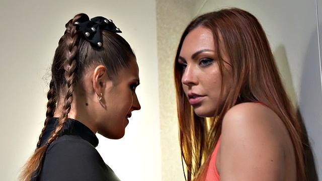 Sophomore lez pleasing BFF in the locker room