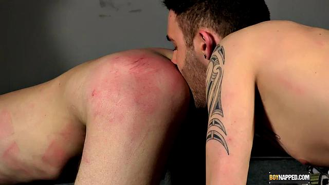 Раб-парень получает по полной - Айден, Джейсон и Адам Уотсон