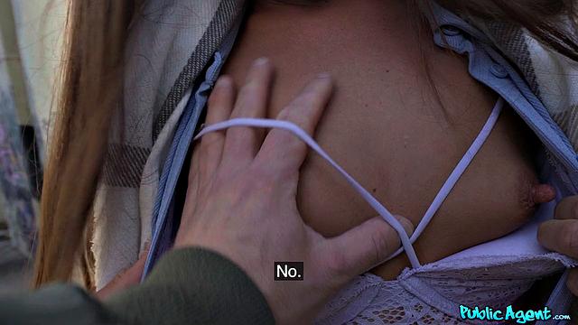 Лара Ли глотает большой член и скачет на нем до оргазма